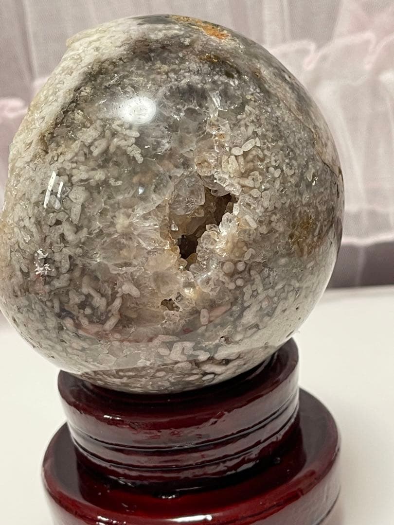 アメジスト　白い　丸玉　口笑原石 99ミリ　大きい　台座付き　② 大きい