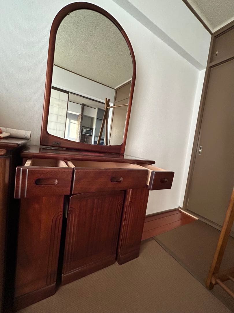 【※引取限定】木製ドレッサー　アーチ型ミラー付き