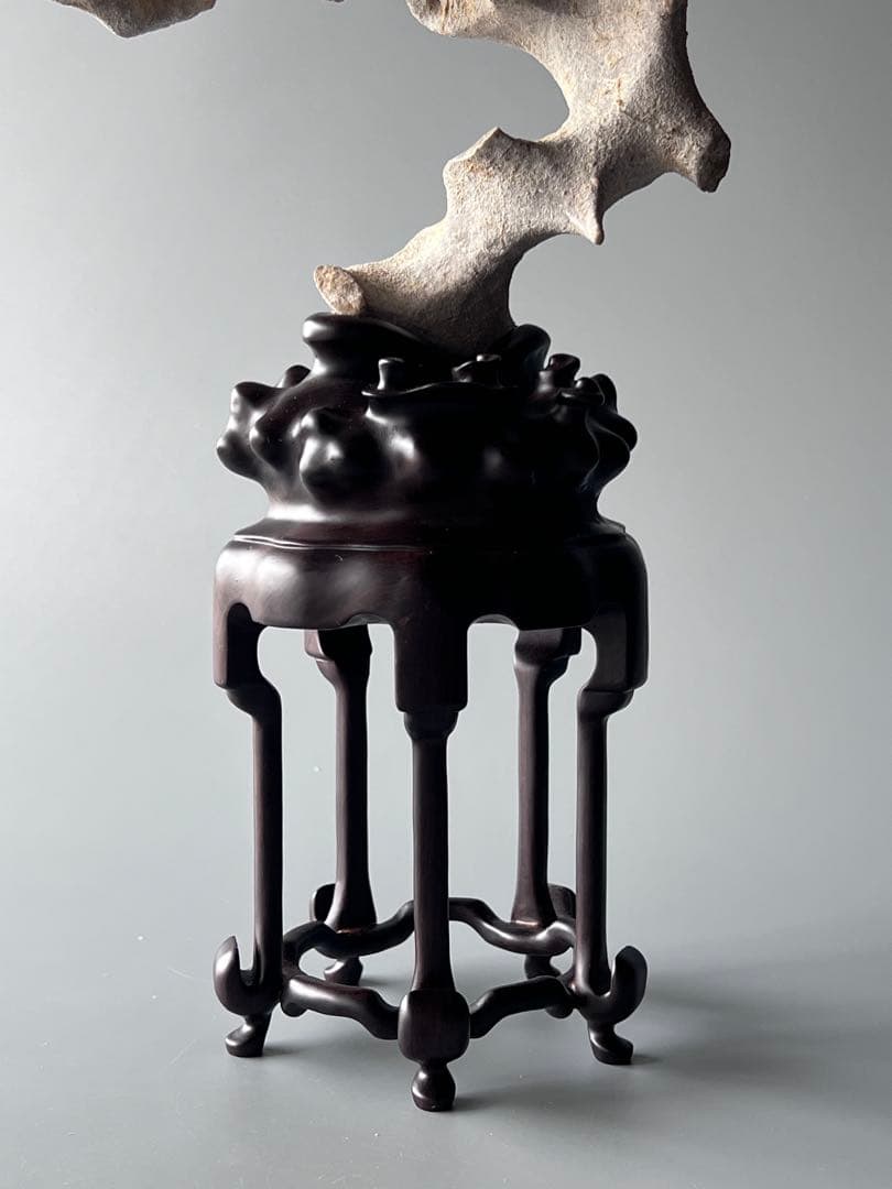 「清影」　天然石　太湖石　玲瓏石　鑑賞石　飾り石　中国美術　置物　水石　黑檀台座