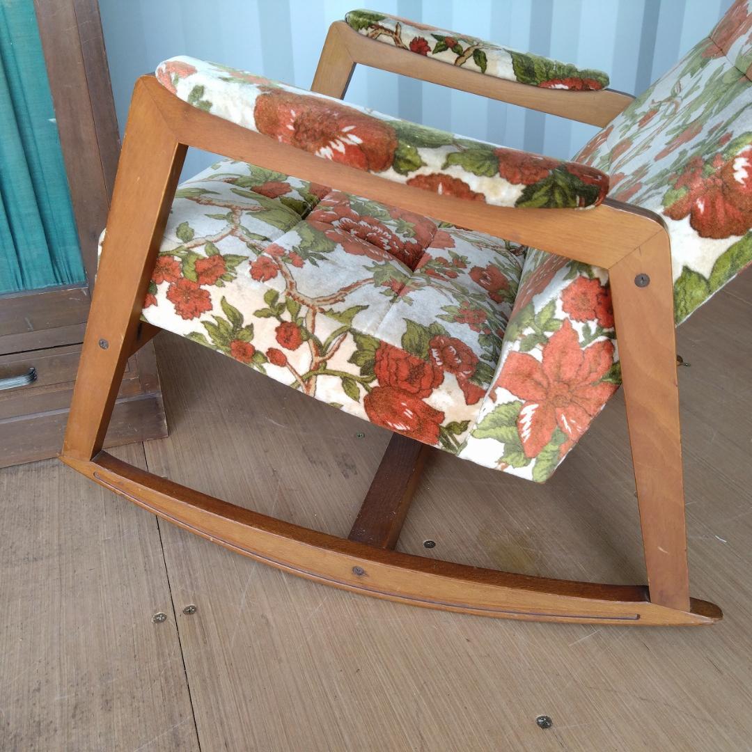 ロッキングチェア　椅子　花柄
