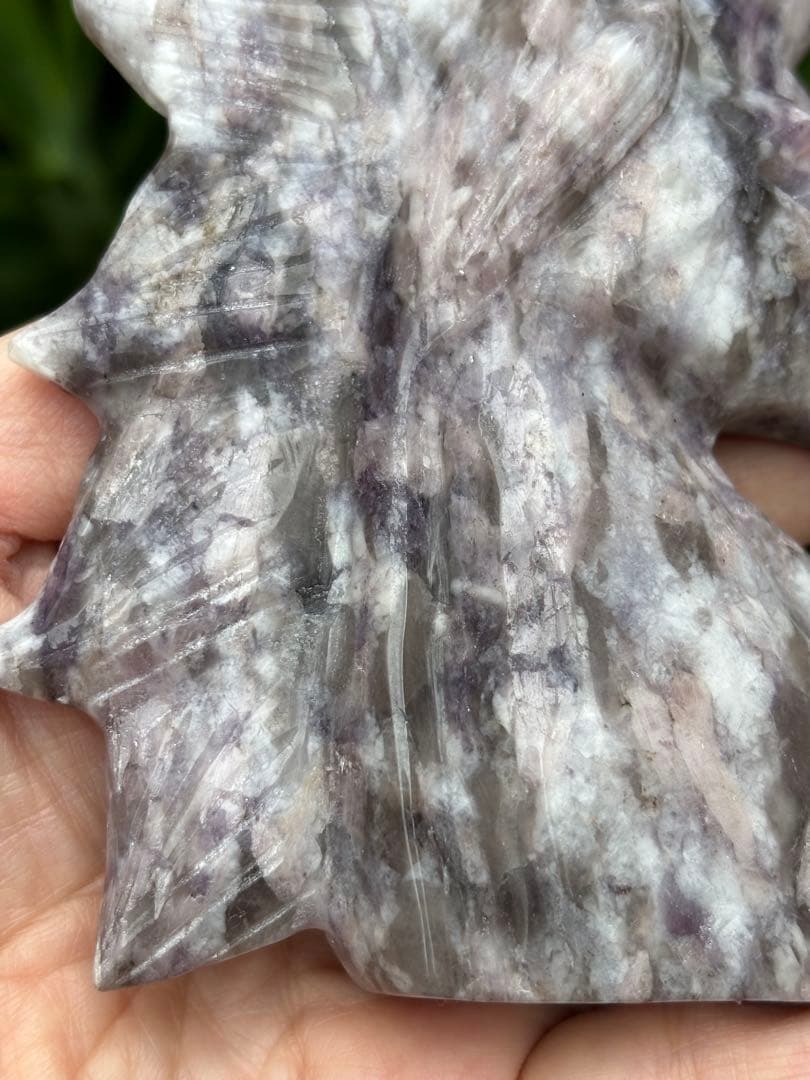 梅花トルマリン　ユニコーンのカービング　436g この石のカービングはレア