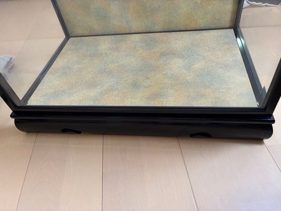 京甲冑 竹麻呂作 兜飾り 五月人形 本水晶・正絹・白檀塗 ガラスケース入り