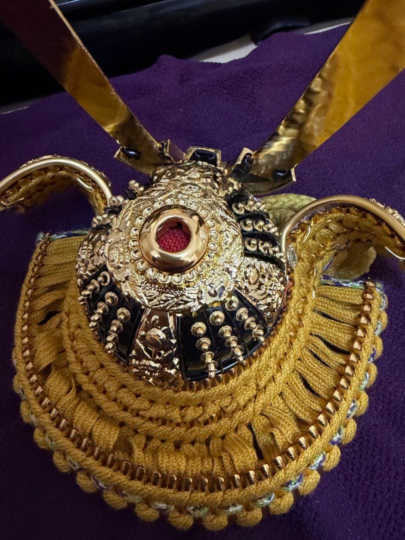 京甲冑 竹麻呂作 兜飾り 五月人形 本水晶・正絹・白檀塗 ガラスケース入り