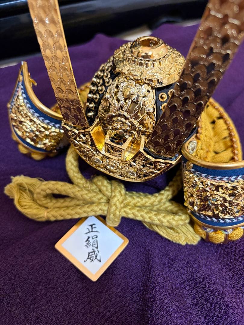 京甲冑 竹麻呂作 兜飾り 五月人形 本水晶・正絹・白檀塗 ガラスケース入り