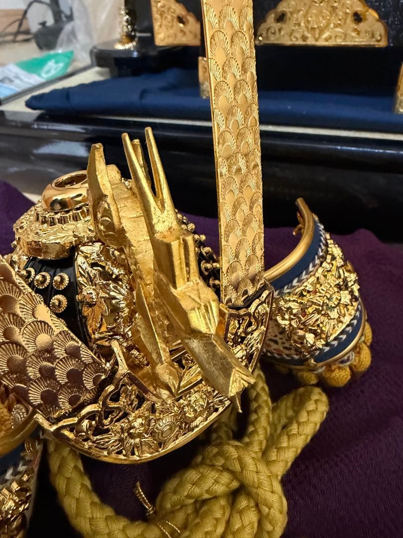 京甲冑 竹麻呂作 兜飾り 五月人形 本水晶・正絹・白檀塗 ガラスケース入り