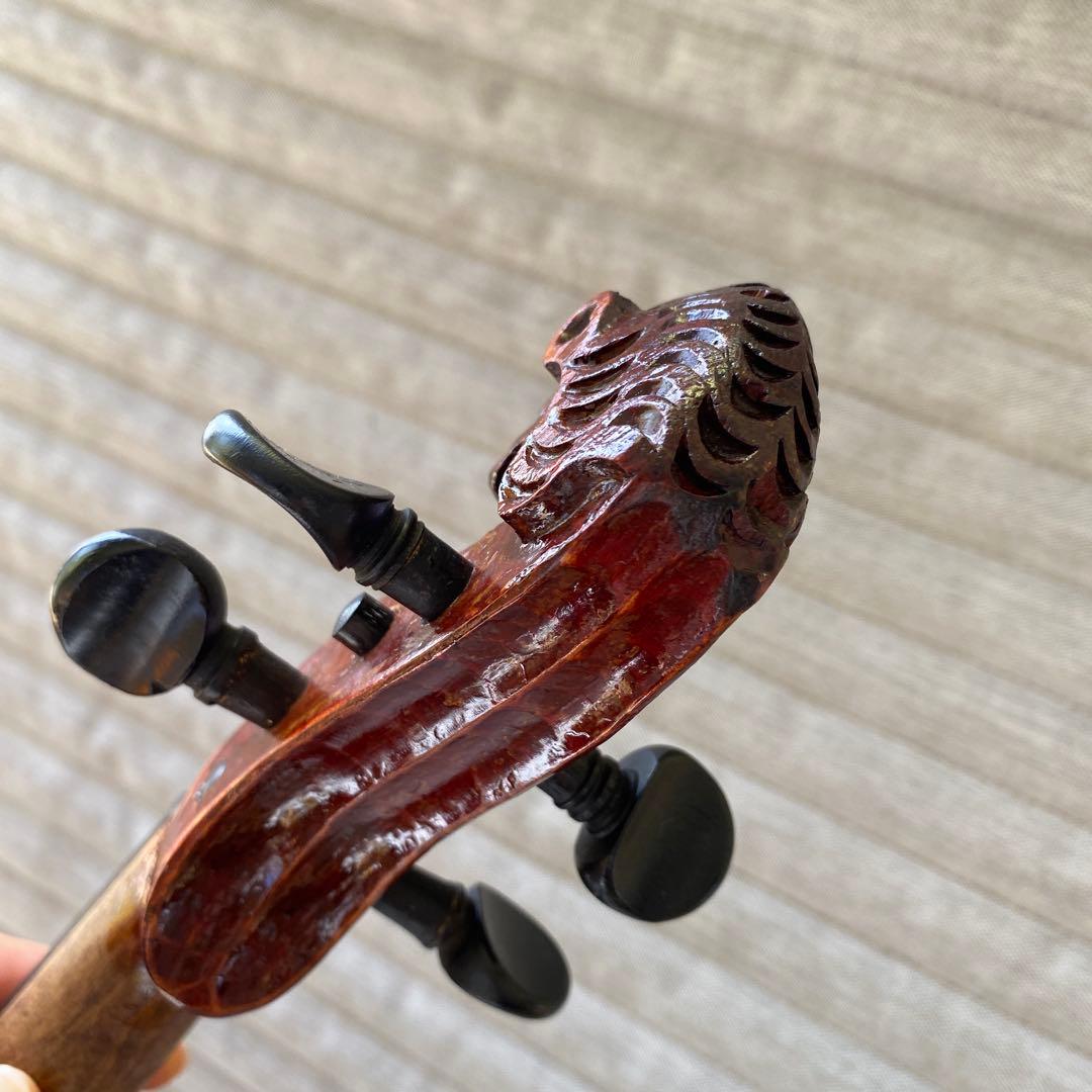 ライオンヘッド　フィドル　バイオリン 彫刻デザイン