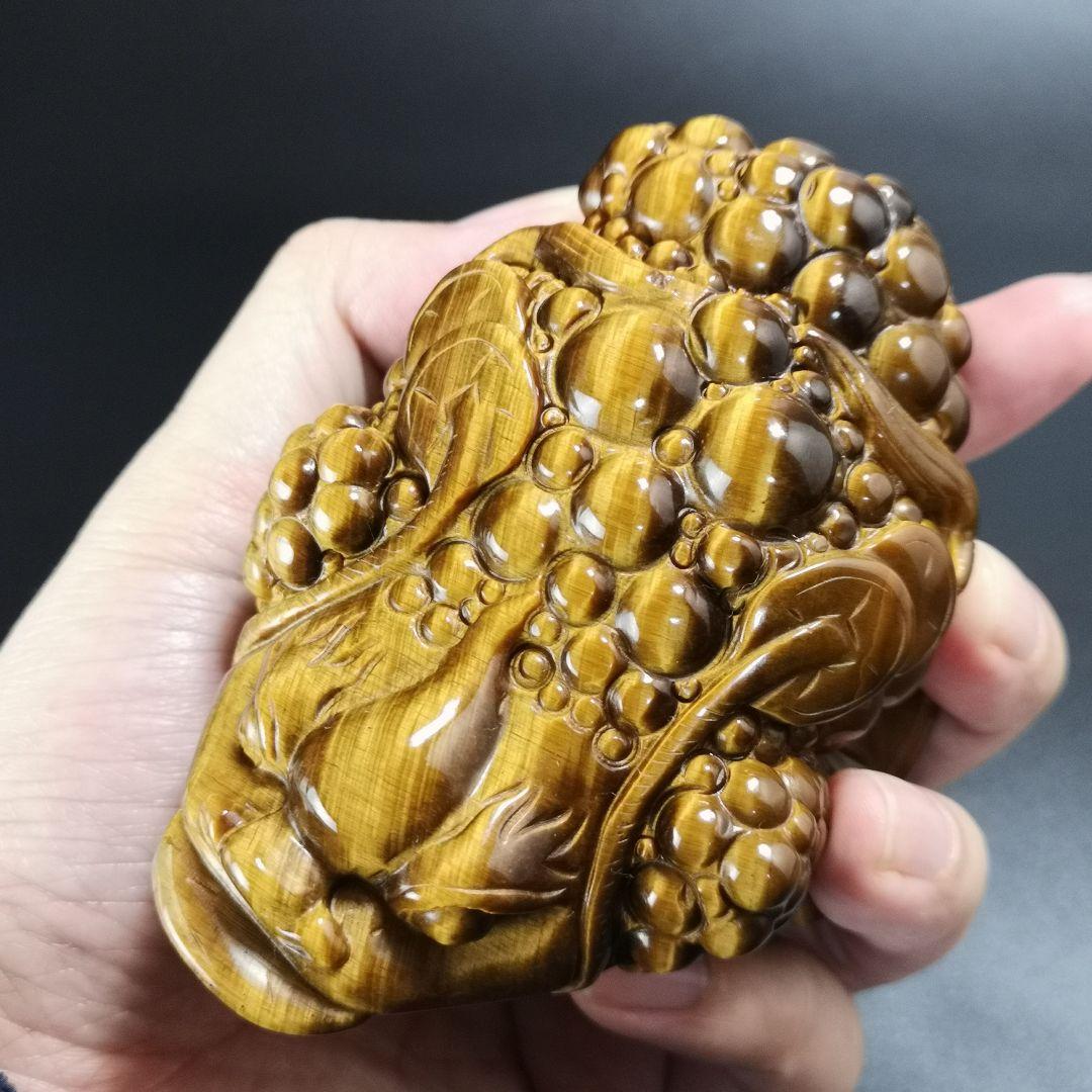 A13.宝石品質の三本足の蛙（金蟾）　三脚蛙　虎目石　タイガーアイ　珍品　天然石