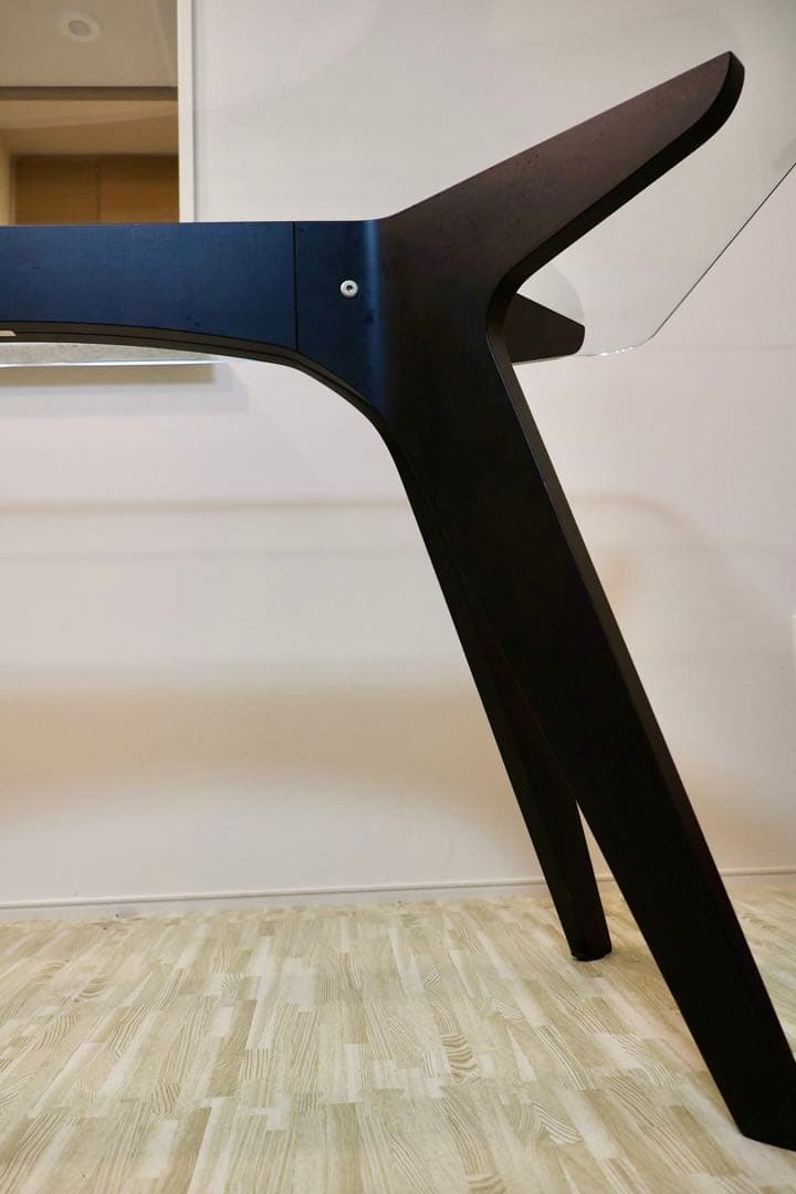 PEGASUS DINING TABLE デザイナー家具 ダイニングテーブル