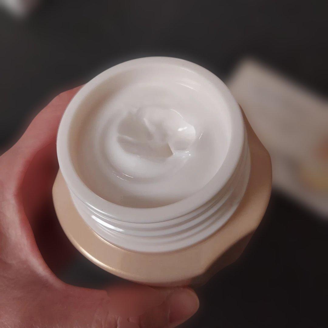 メナード　ILLUNEIGE リフレッシュマッサージクリーム 150g