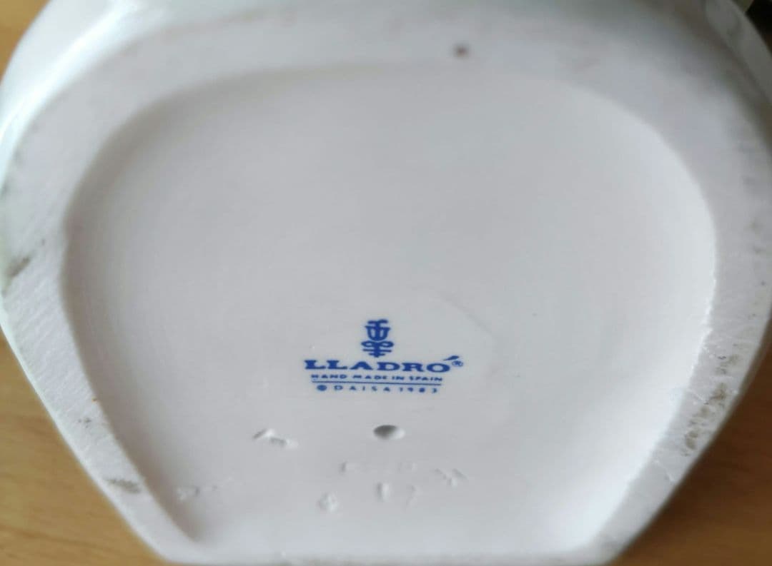 リャドロ、椅子に座る少女、スペイン製