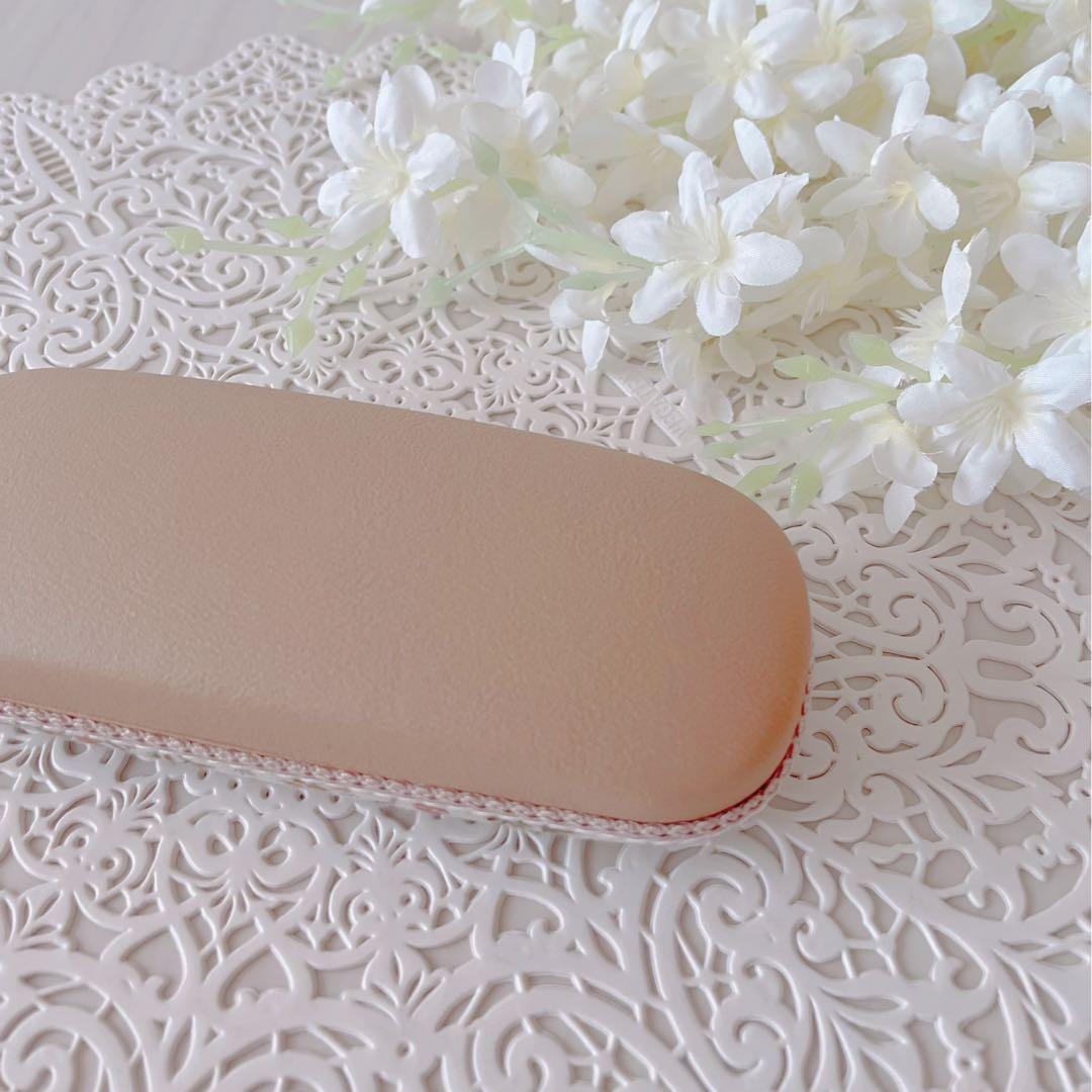 パステルカラーのメガネケース.ハードタイプ