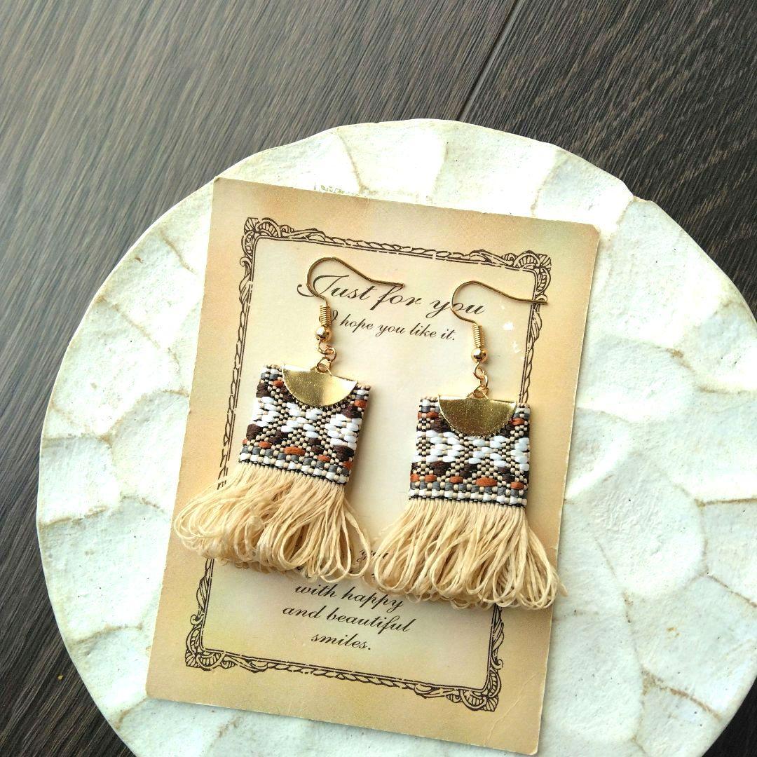 再45　フリンジ　ベージュ　ピアス　イヤリング　タッセル　オルテガ　ハンドメイド