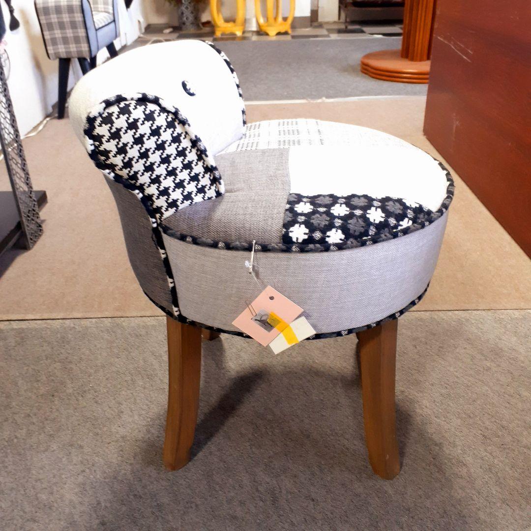 輸入家具　モノトーンチェア　パッチワークデザイン　グレー&ホワイト　２脚セット