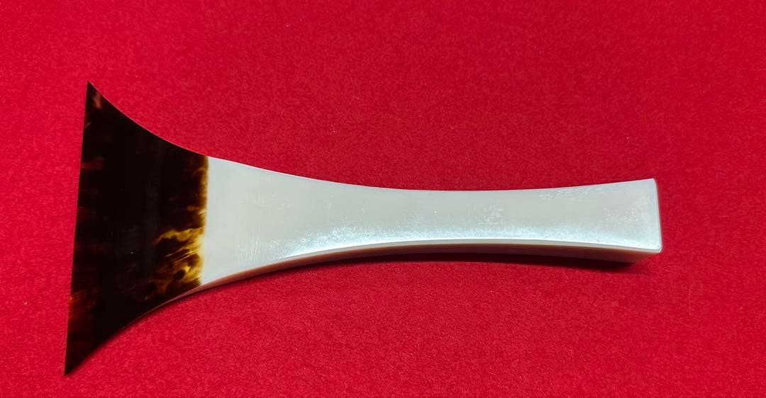 三味線撥45 鼈甲光沢仕上げ 181.7g 全長21.8 開き11.4 虫食無し
