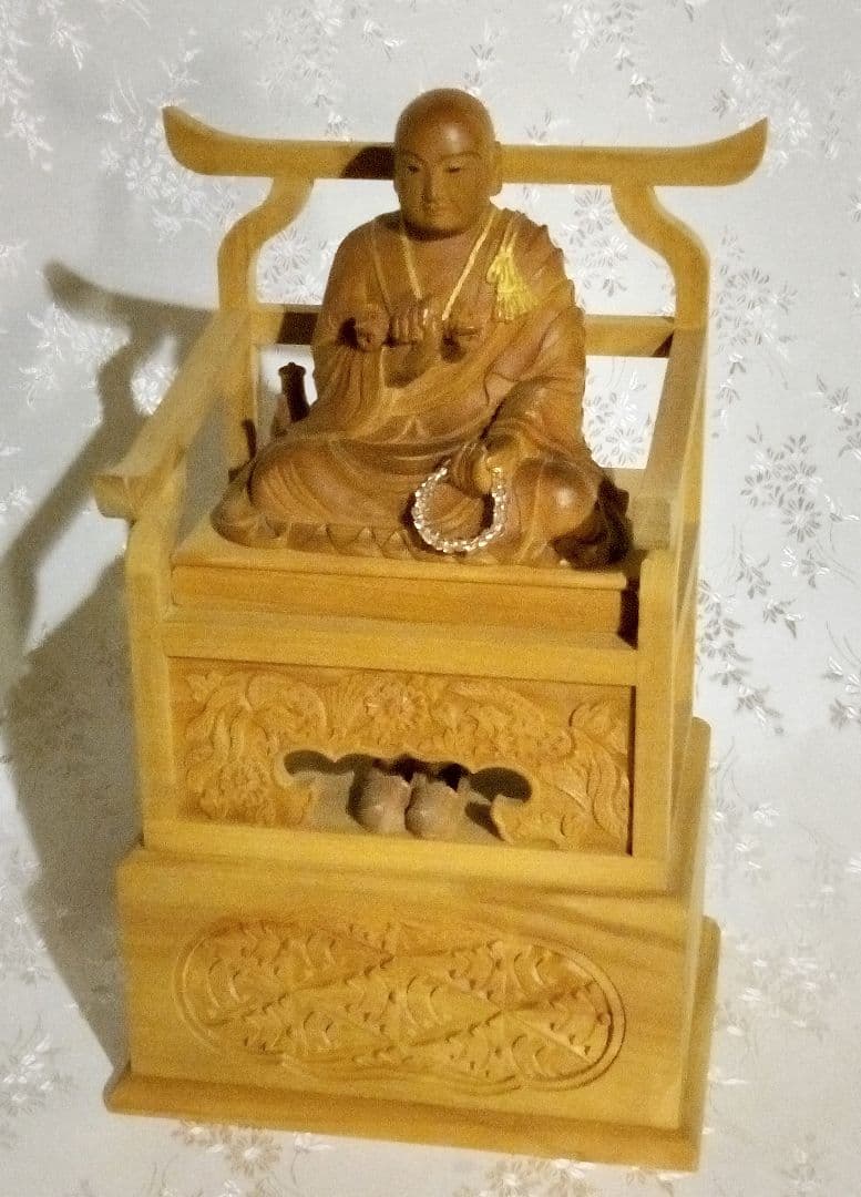 弘法大師坐像 空海 お大師さま 2.5寸#297 ◆白檀 木彫 仏像