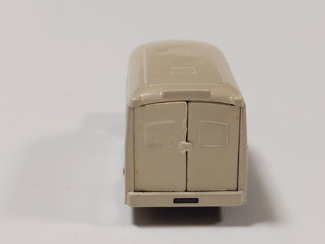 MATCHBOX 　No.14 　LOMAS AMBULANCE