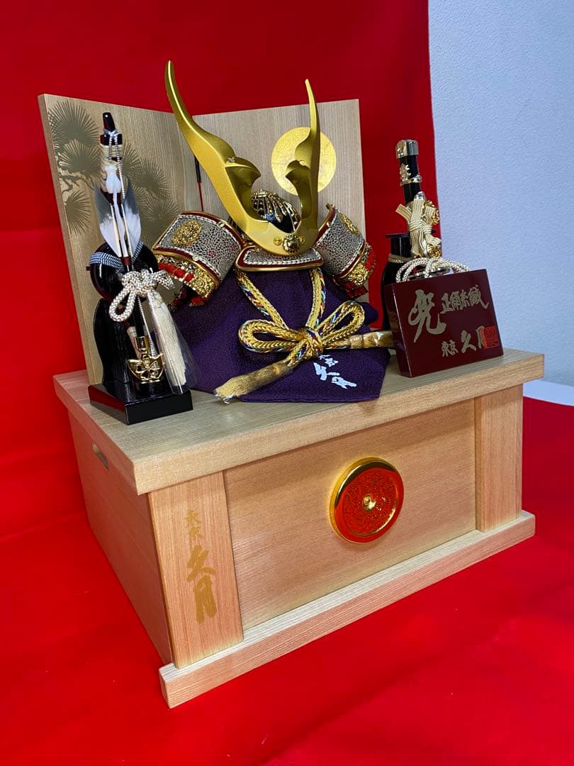 東京久月　五月人形　家紋付き正絹糸織兜飾り　針桐白木収納セット