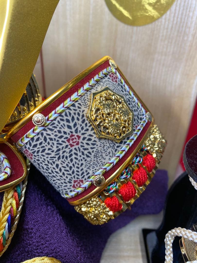 東京久月　五月人形　家紋付き正絹糸織兜飾り　針桐白木収納セット