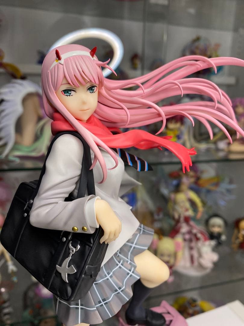 アニプレックス限定　ダリフラ　ゼロツー制服　フィギュア