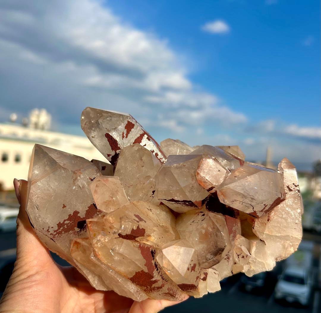 1.6kg❣️⭐️マダガスカル産　水晶クラスター　浄化　虹　キラキラ　癒し⭐️