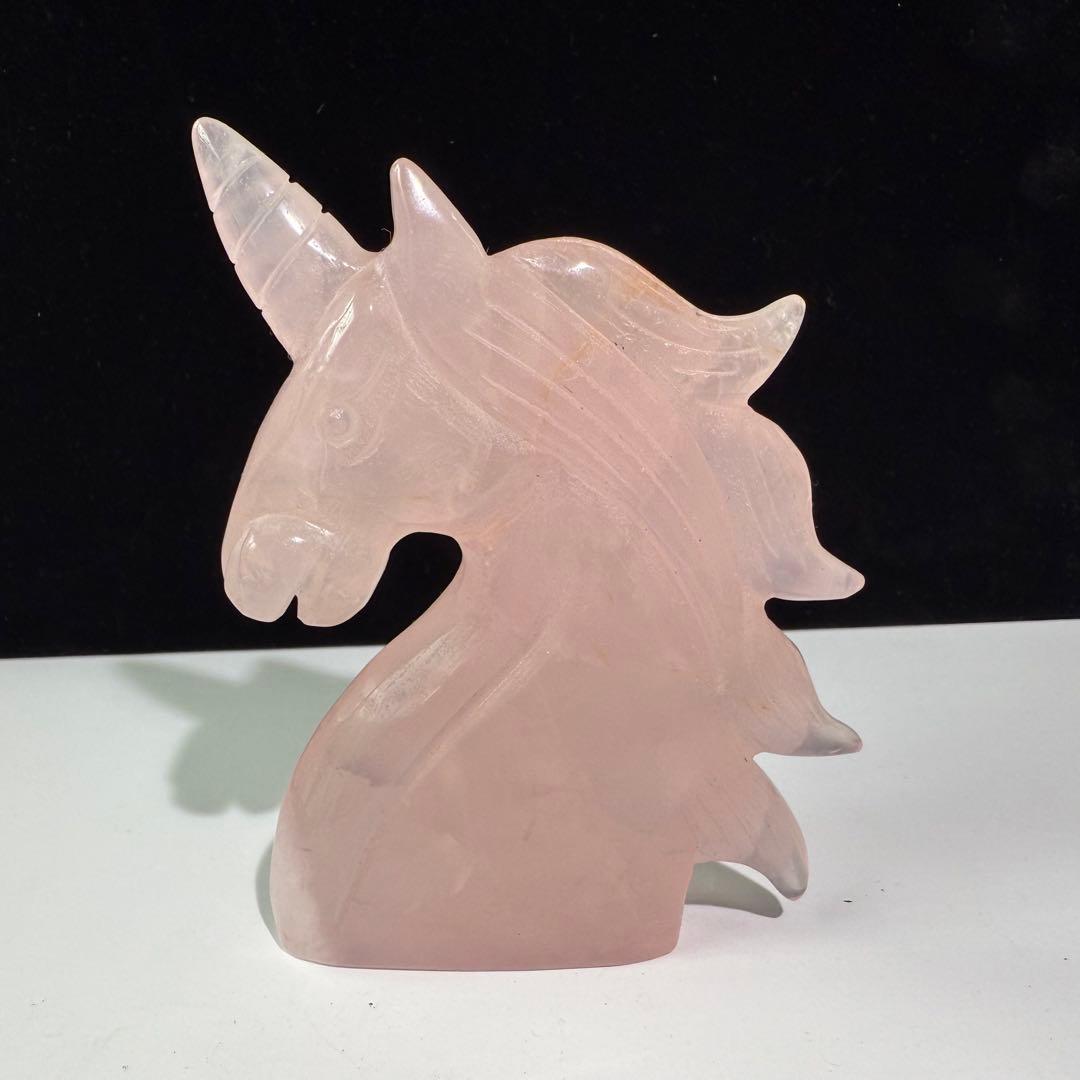 天然石ローズクォーツのユニコーン　置物　彫物NO.073102