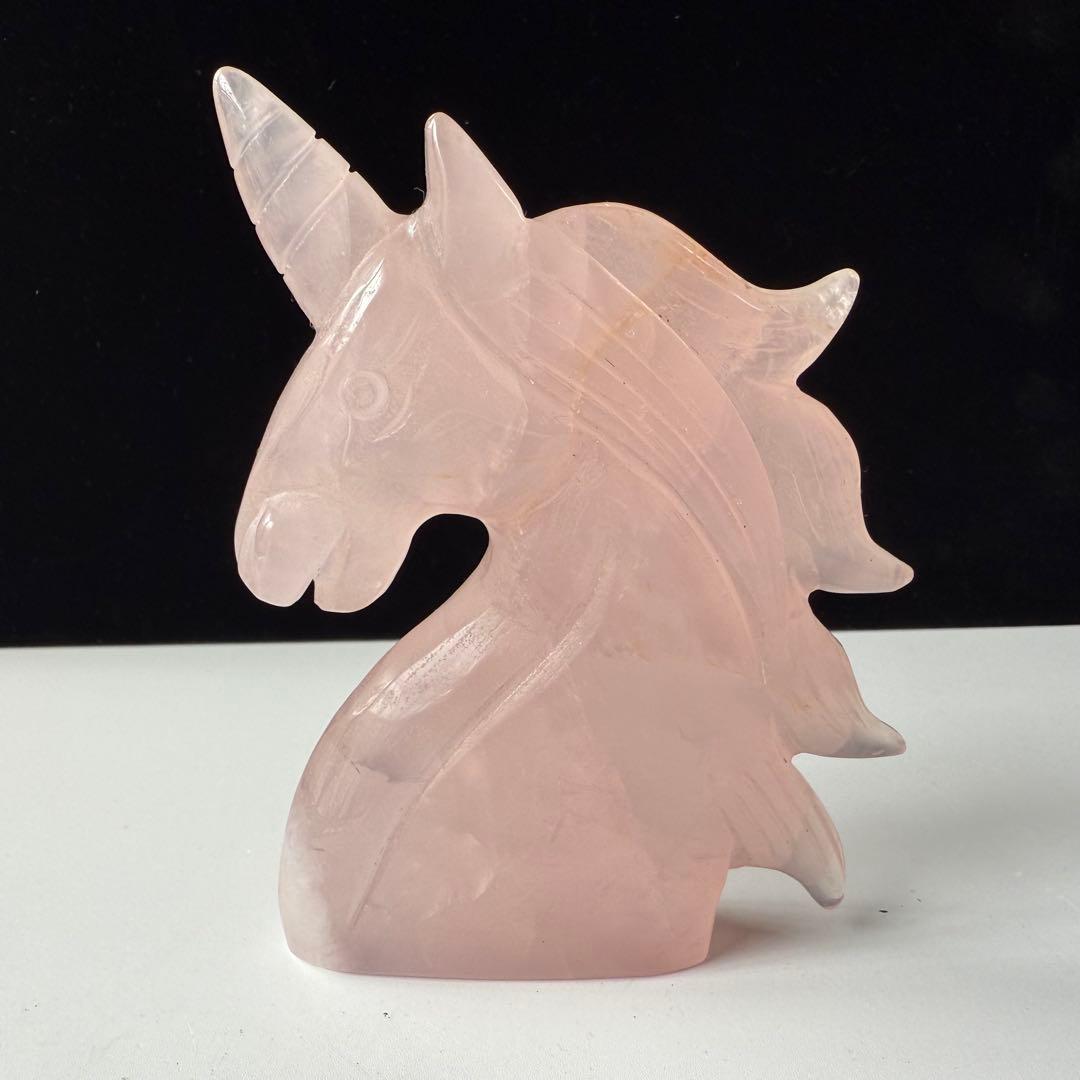 天然石ローズクォーツのユニコーン　置物　彫物NO.073102