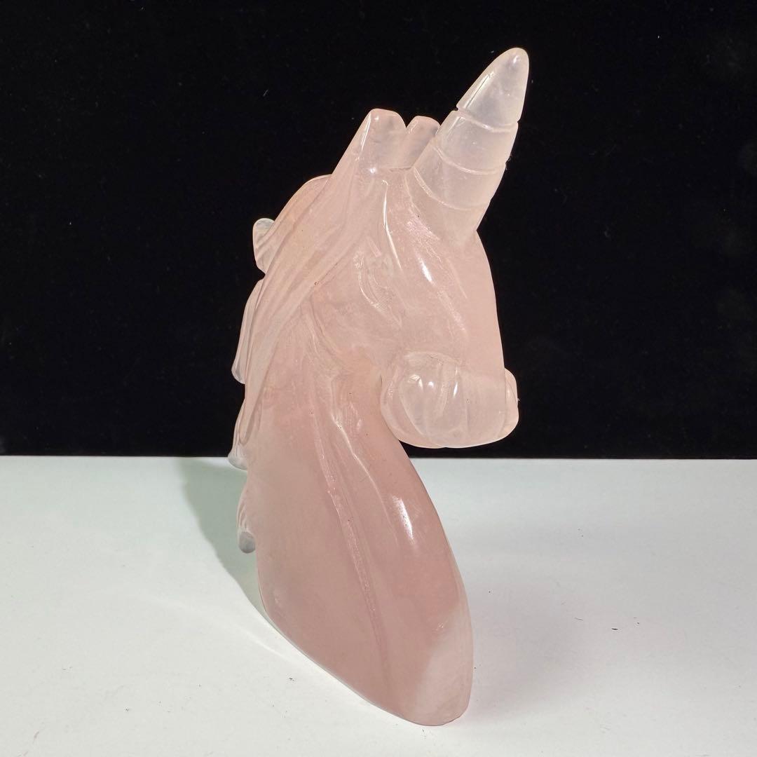 天然石ローズクォーツのユニコーン　置物　彫物NO.073102