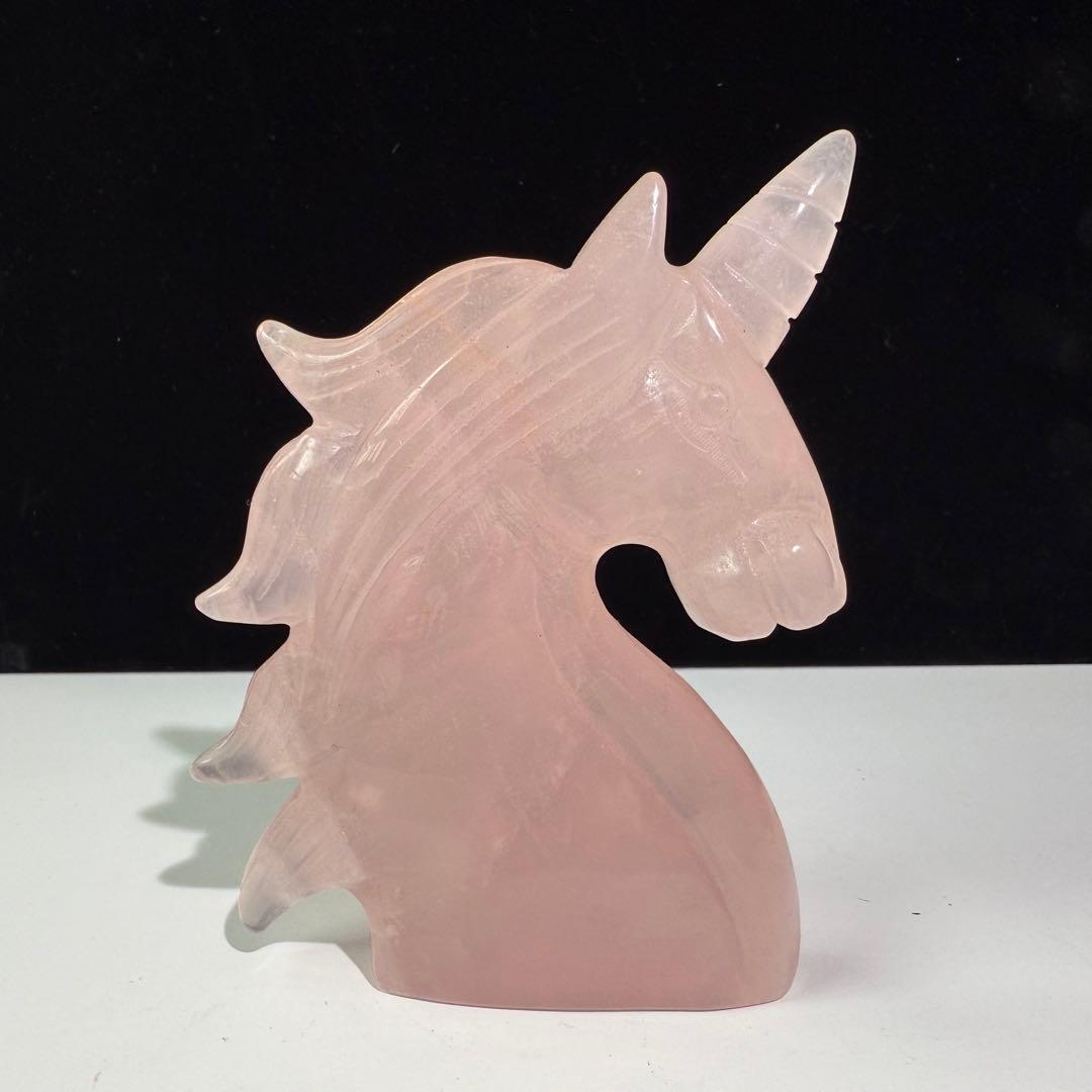 天然石ローズクォーツのユニコーン　置物　彫物NO.073102