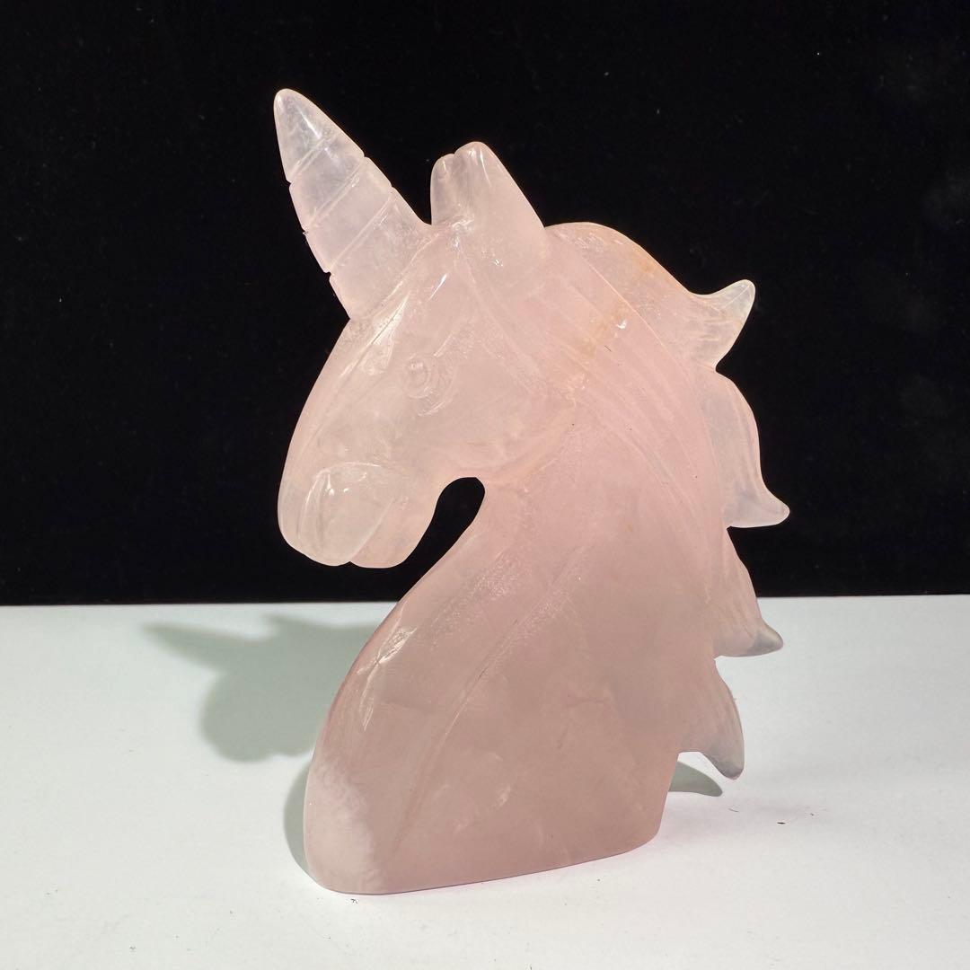 天然石ローズクォーツのユニコーン　置物　彫物NO.073102