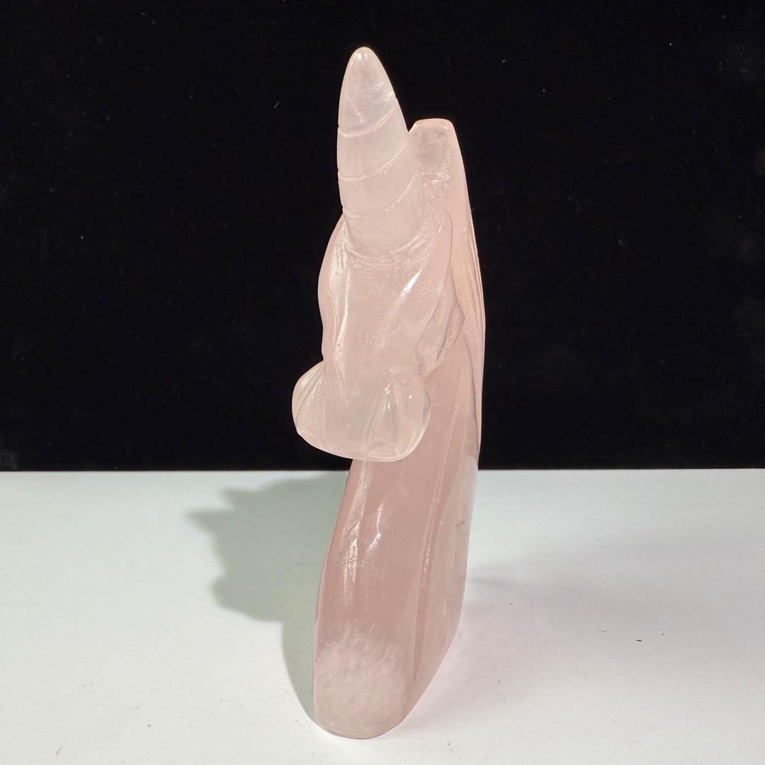 天然石ローズクォーツのユニコーン　置物　彫物NO.073102