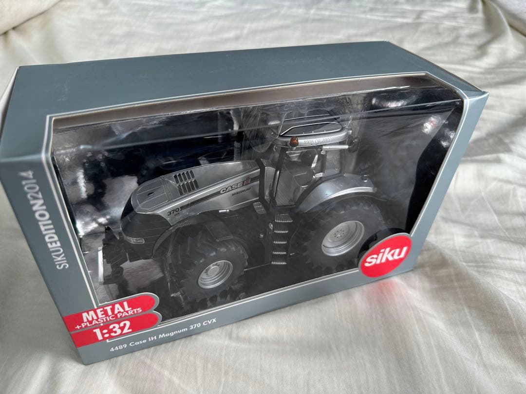 siku 1/32トラクター