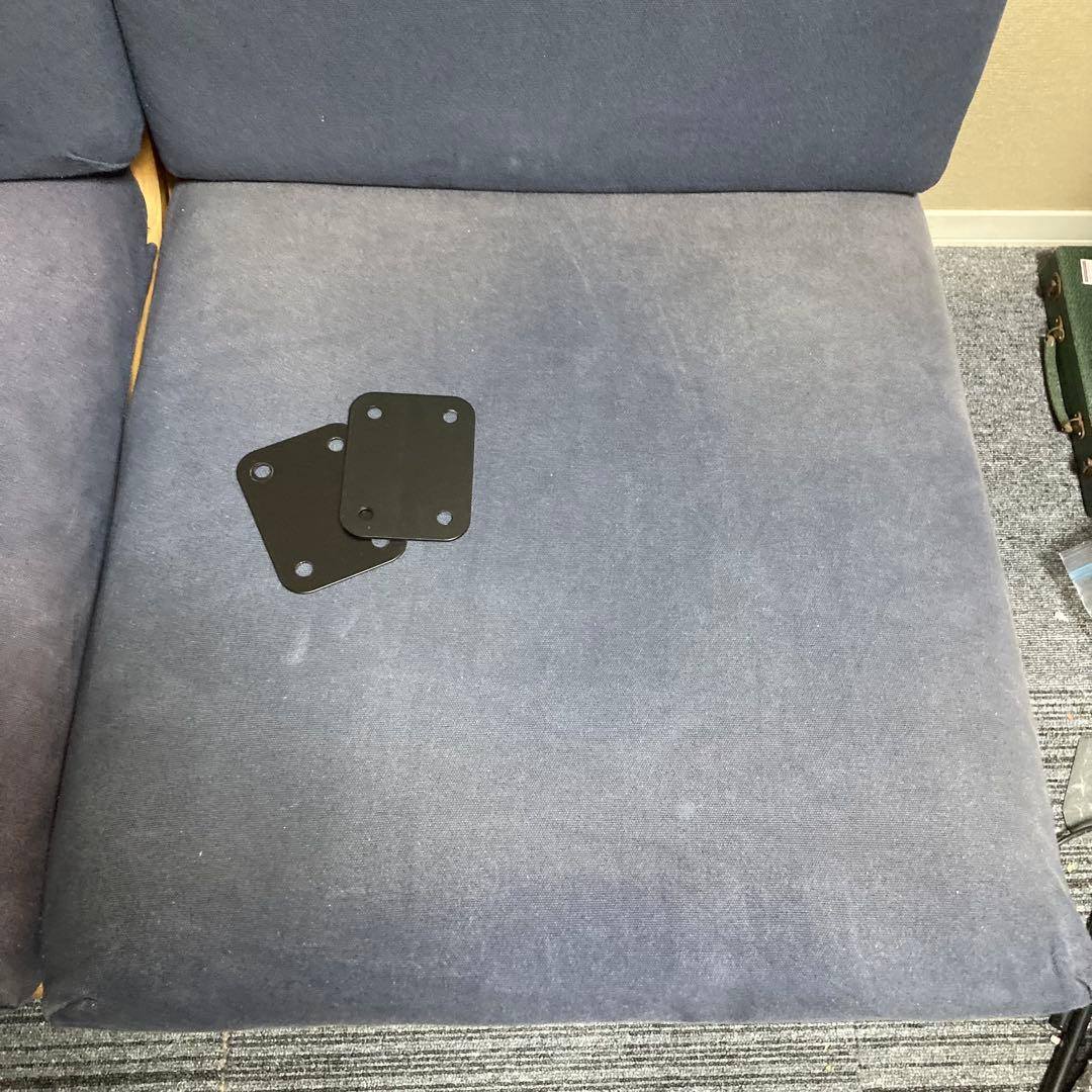 無印良品　リビングでもダイニングでもつかえるソファチェア　左