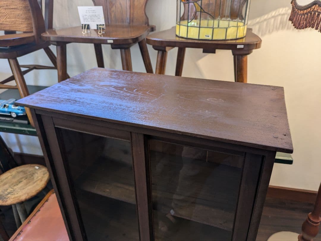 アンティーク 木製キャビネット ガラス戸棚 引き出し付き　棚　ショーケース