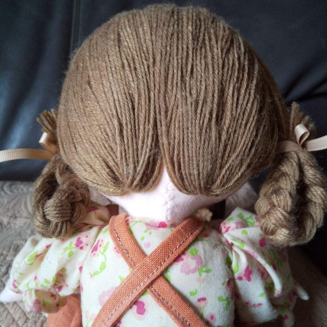 ステキなオレンジ色のエプロンを した らんちゃんです。 米山京子さん風