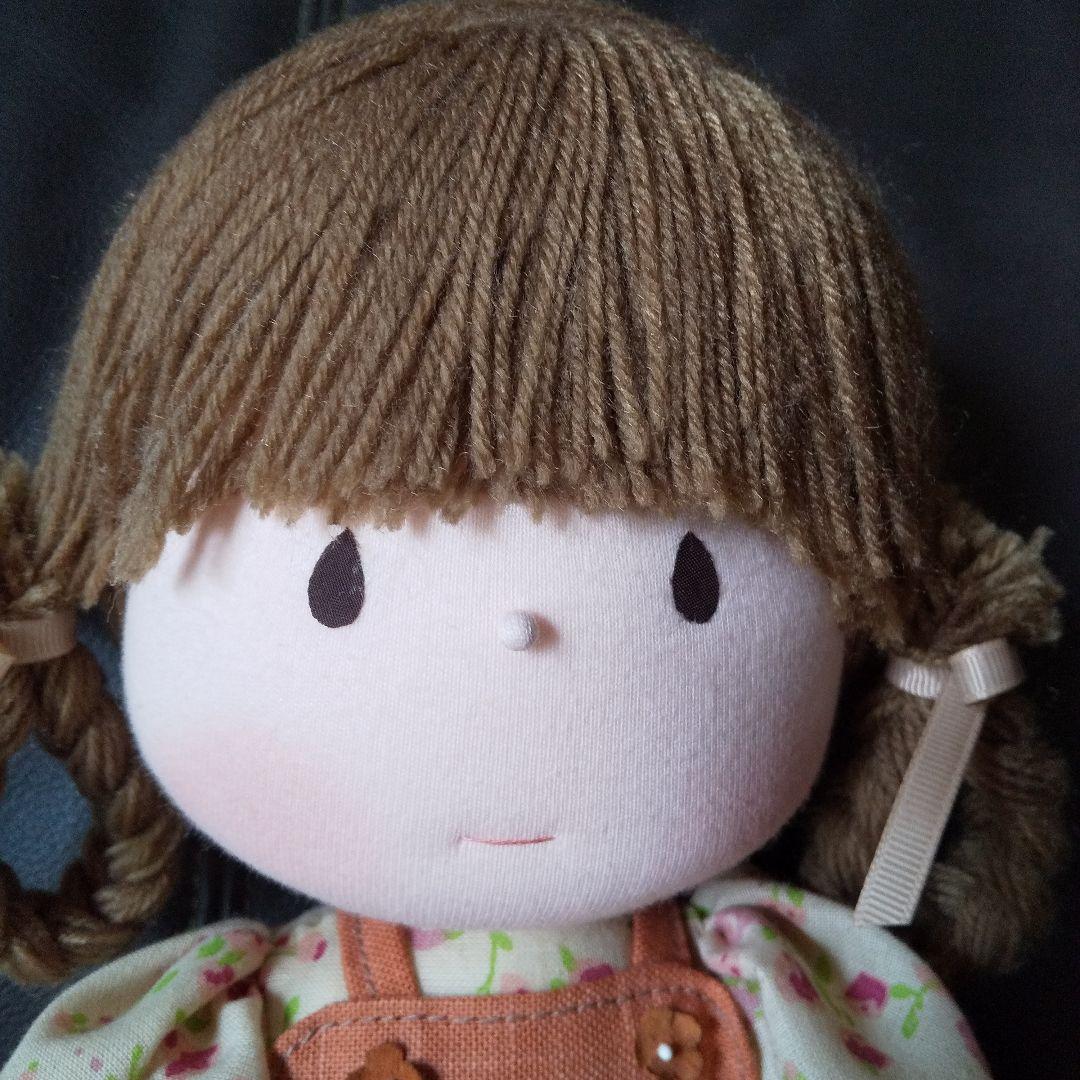 ステキなオレンジ色のエプロンを した らんちゃんです。 米山京子さん風