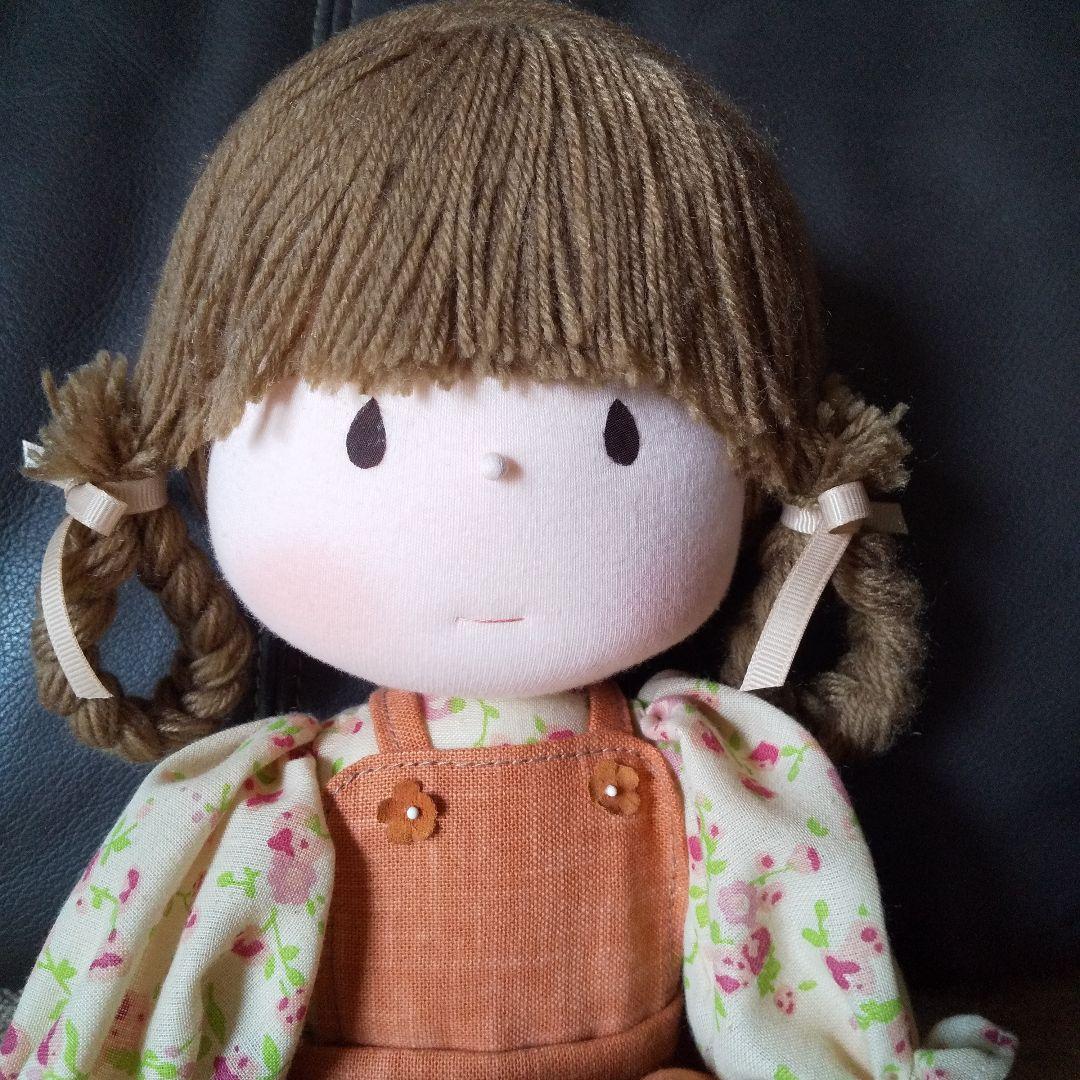 ステキなオレンジ色のエプロンを した らんちゃんです。 米山京子さん風