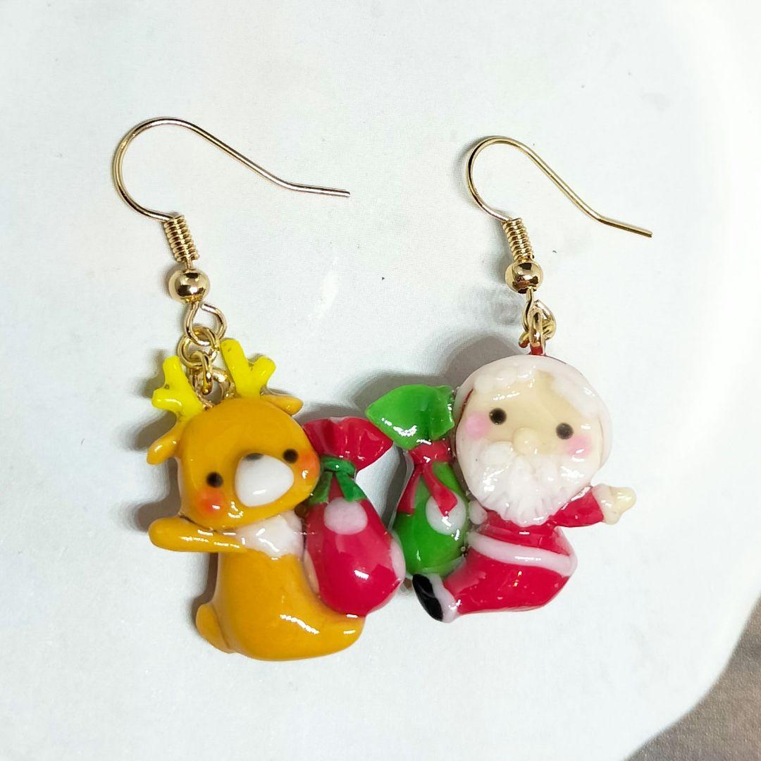 クリスマス　サンタとトナカイピアス