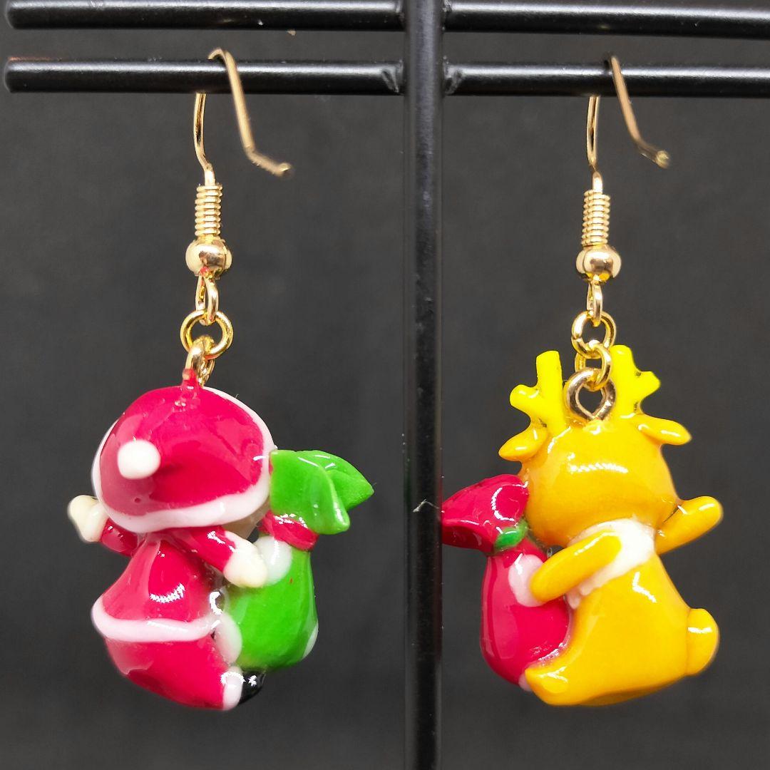 クリスマス　サンタとトナカイピアス