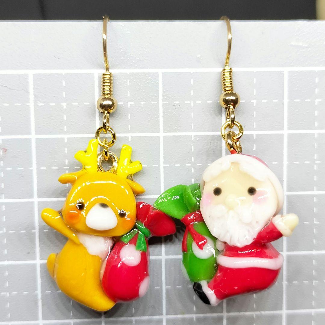 クリスマス　サンタとトナカイピアス