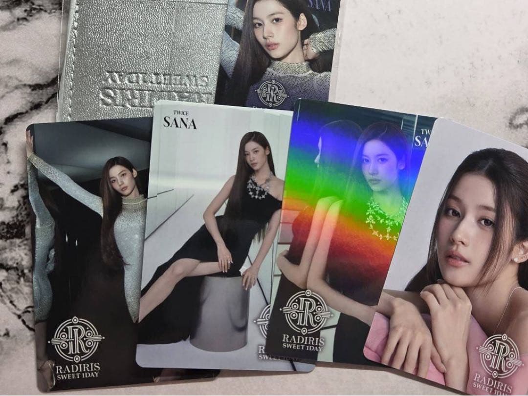 Twice サナ カラコン トレカ ラディリスbox - メルカリ
