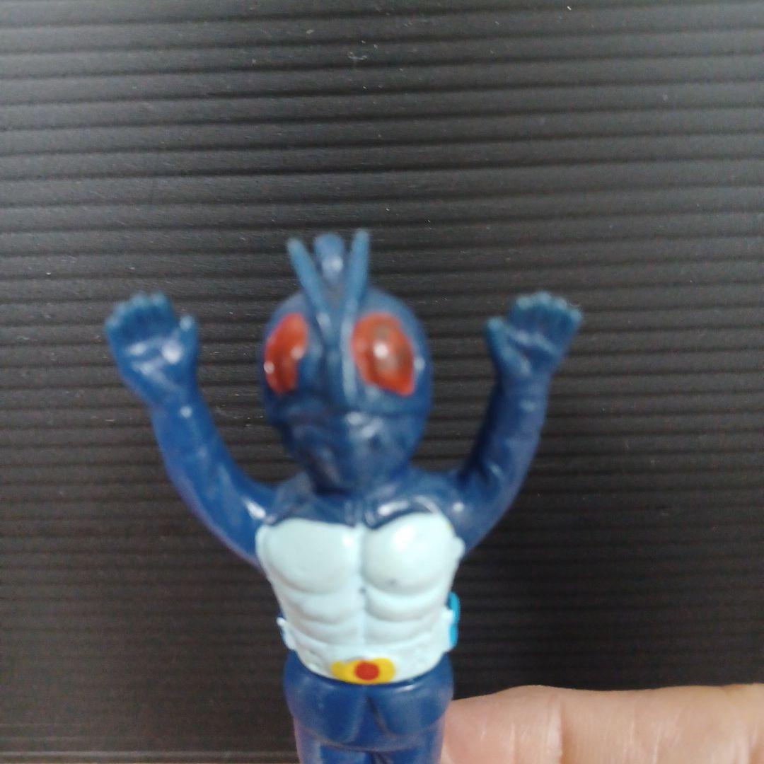 無版権 パチモノ「仮面ライダー」風ペンダント・トップ ミニソフビ