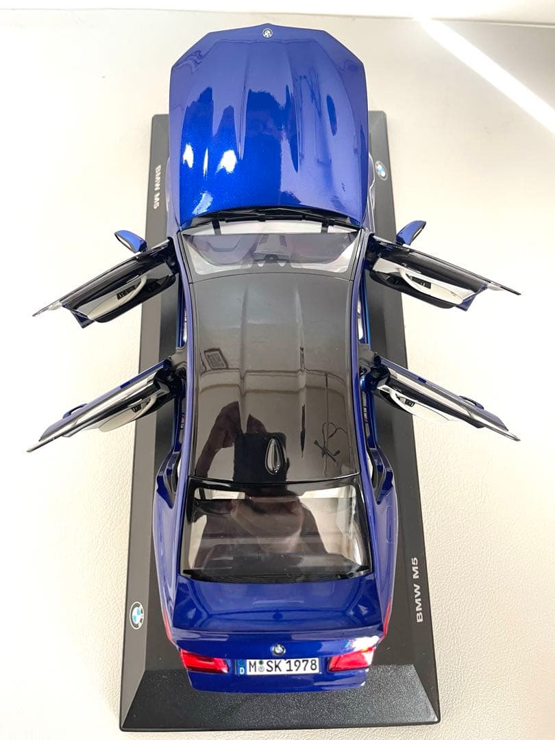 BMW M5 1/18 スケールNOREVモデル ミニカー