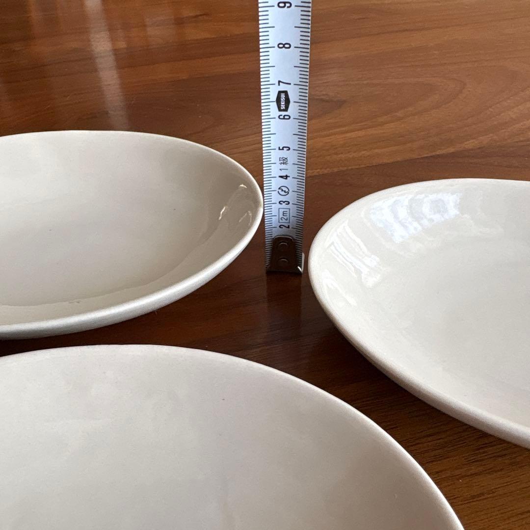 楕円形の乳白色のお皿 3枚セット - メルカリ