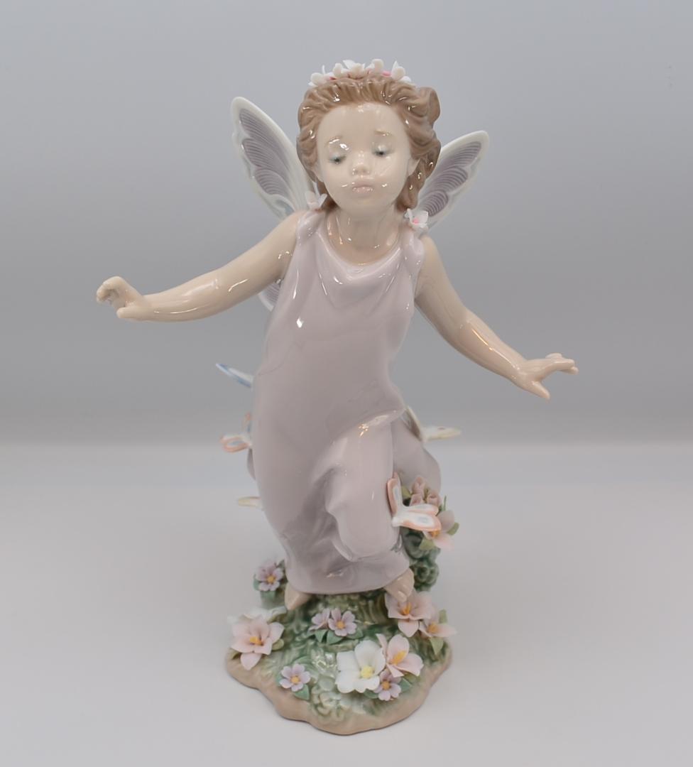 チョウの妖精　＃6875　★リヤドロ　スペイン　ポーセリン　光沢仕上げ　リタイヤ