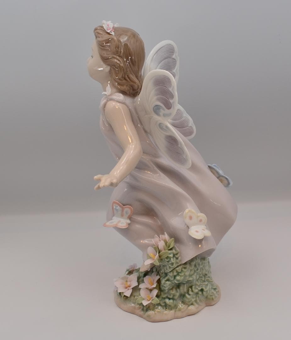 チョウの妖精　＃6875　★リヤドロ　スペイン　ポーセリン　光沢仕上げ　リタイヤ