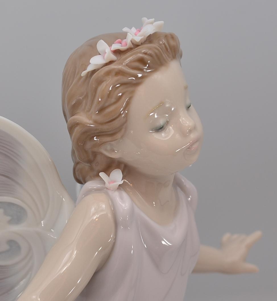 チョウの妖精　＃6875　★リヤドロ　スペイン　ポーセリン　光沢仕上げ　リタイヤ