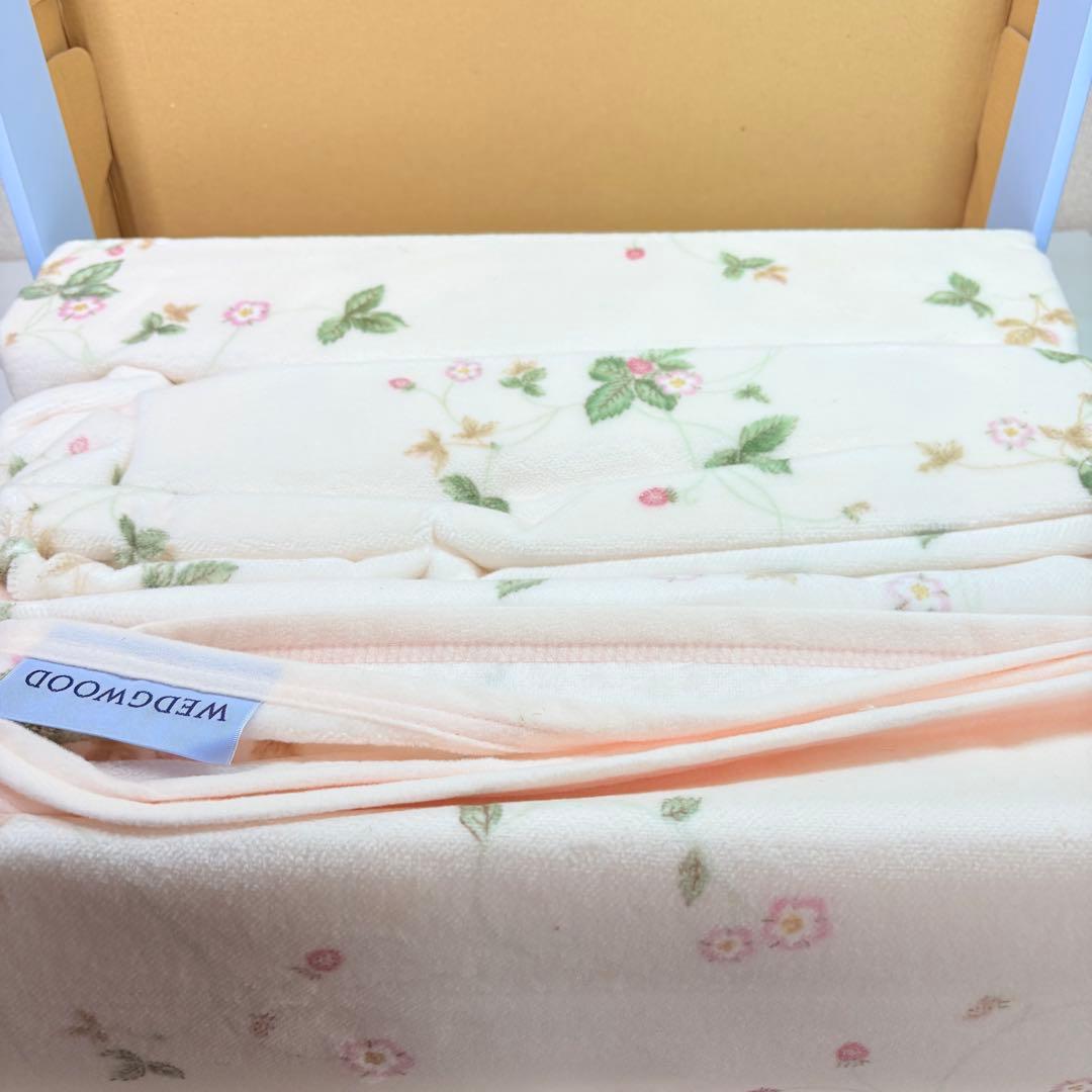  ウェッジウッド　ワイルドストロベリー　綿毛布　ピンク