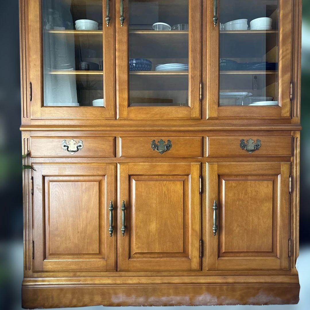 としちゃん ダニエル製木製ブラウンディスプレイキャビネット、食器棚