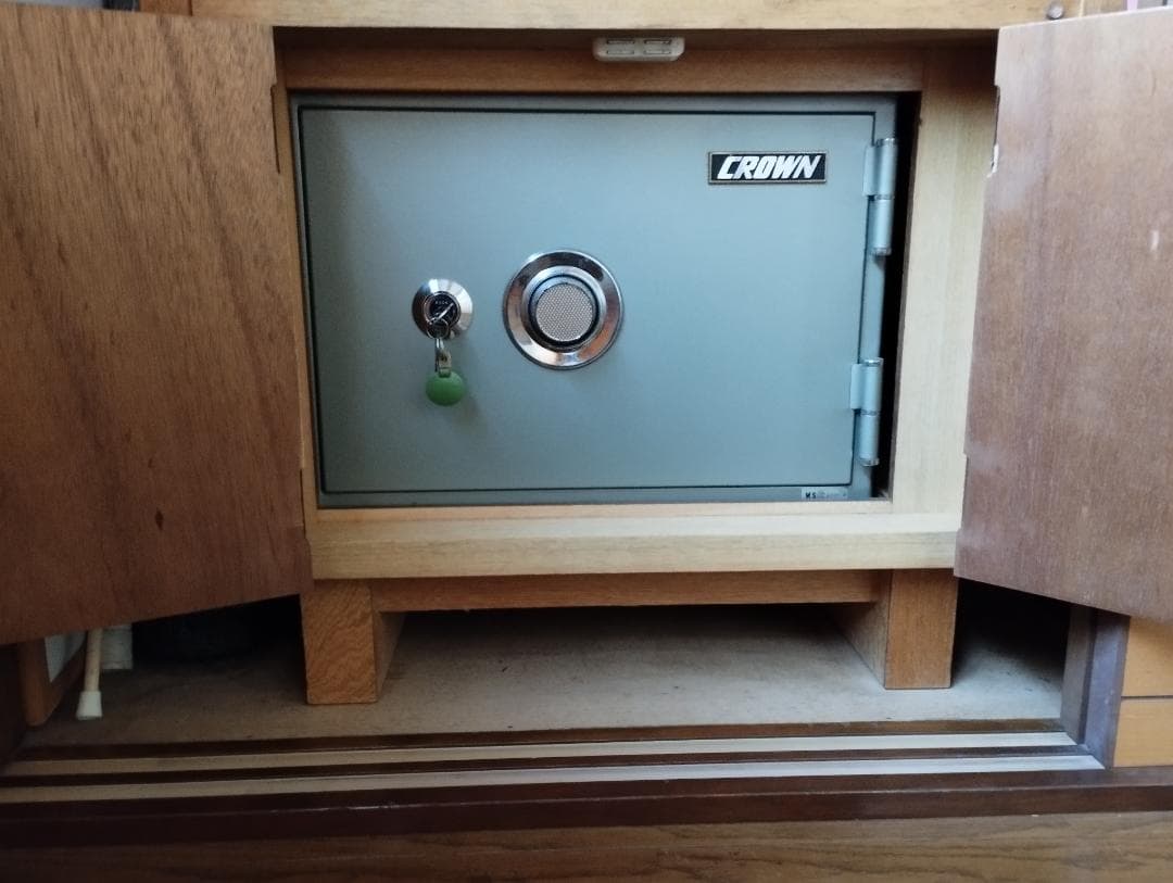 ダイヤル式 耐火金庫 クラウン 収納家具付
