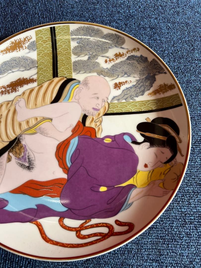 1390 春峰　春画 皿1  猪口1  桜道画 枕絵 男女 浮世絵　色物　時代物